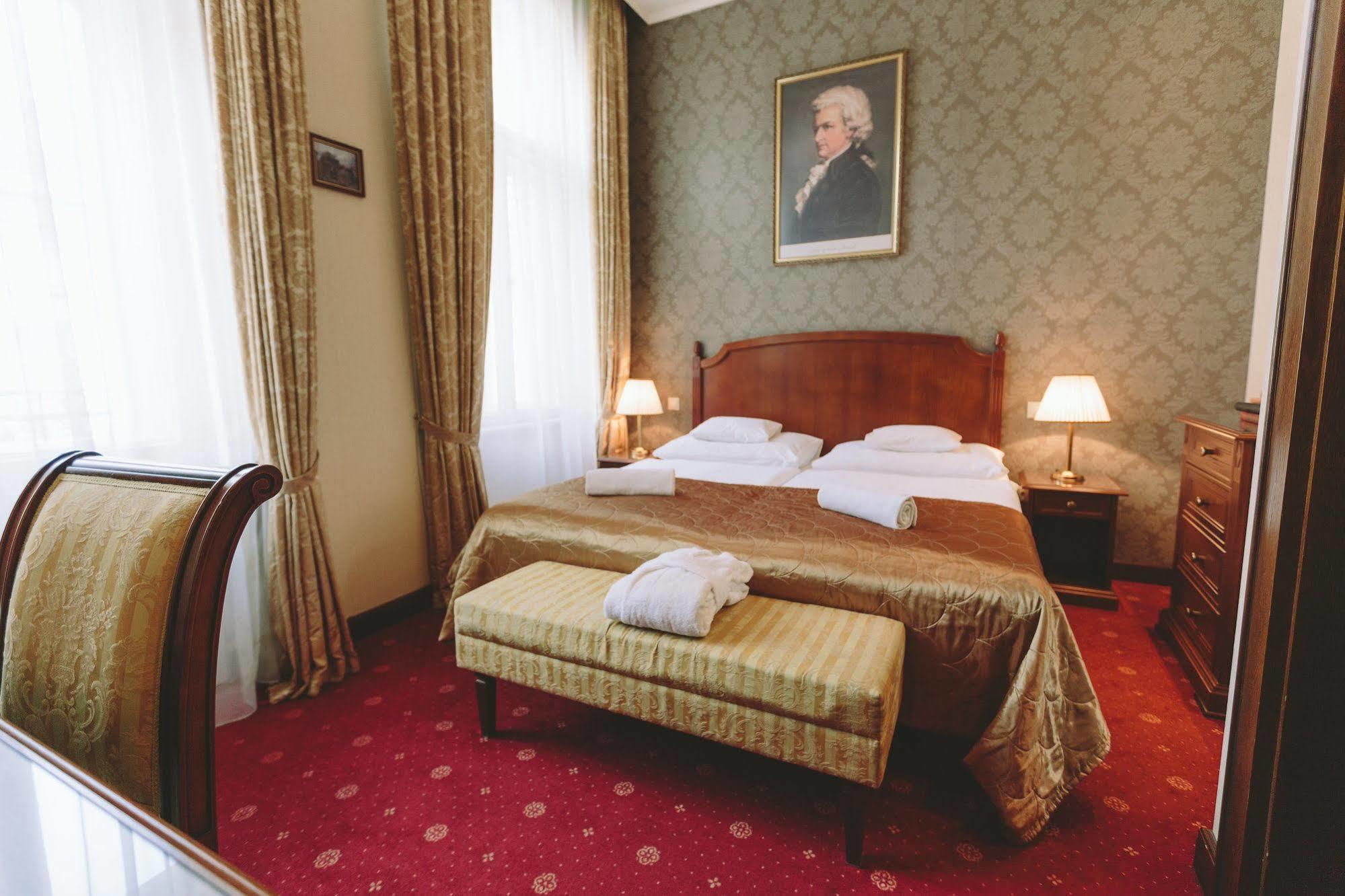 Mozart Hotel Szeged Exterior foto